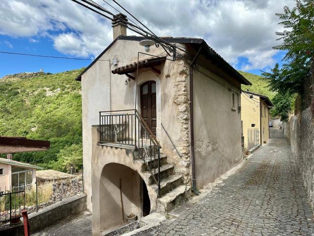 Villa Indipendente in vendita a Navelli, Abruzzo