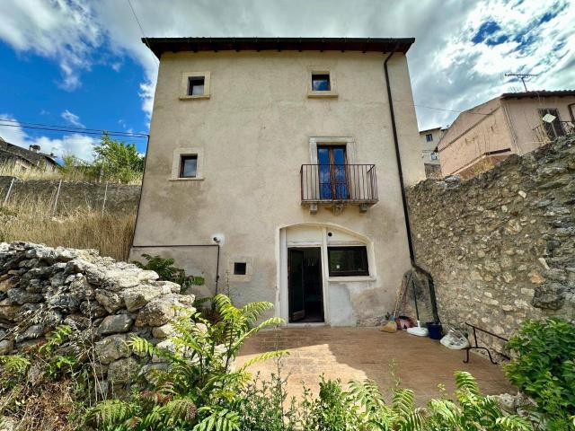 Villa Indipendente in vendita a Navelli, Abruzzo