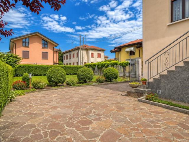 Villa Indipendente in vendita a Carnago, Lombardia