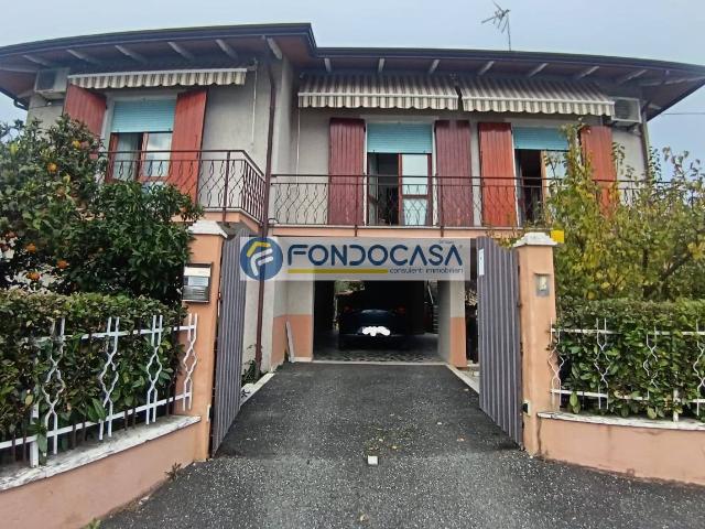 Villa Indipendente in vendita a Sant'Antonio, Carrara