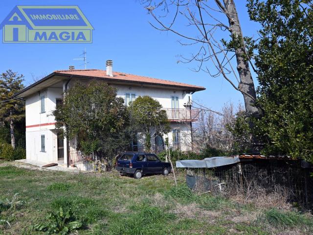 Villa Indipendente in vendita a Piattoni, Marche