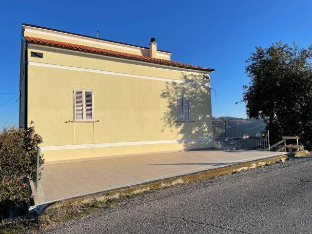 Villa Indipendente in vendita a Marche, Ascoli Piceno