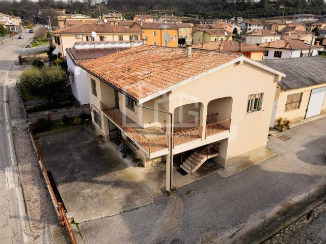 Villa Indipendente in vendita a Cavriana, Lombardia