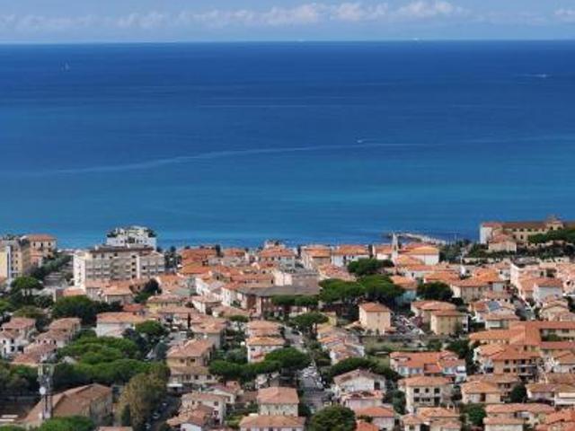 Villa Indipendente in vendita a Cecina, Toscana