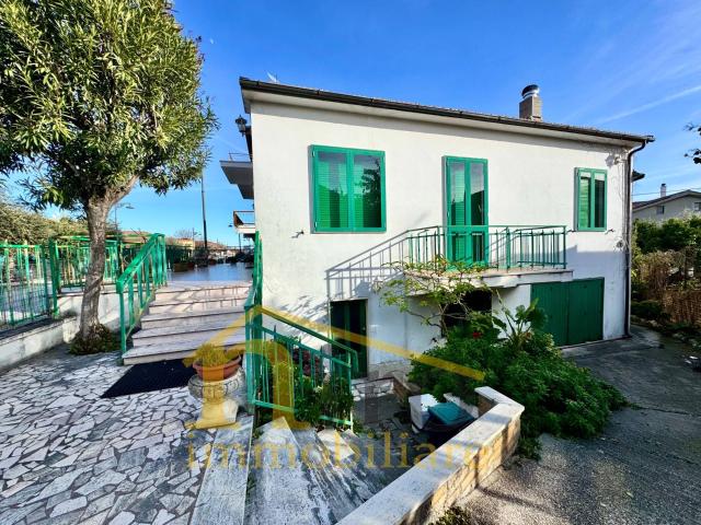 Villa Indipendente in vendita a Cepagatti, Abruzzo