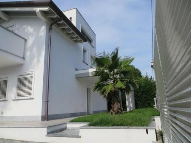Villa Indipendente in vendita a Montignoso, Toscana