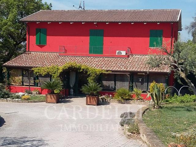 Villa Indipendente in vendita a Contrada Migliarino, Marche