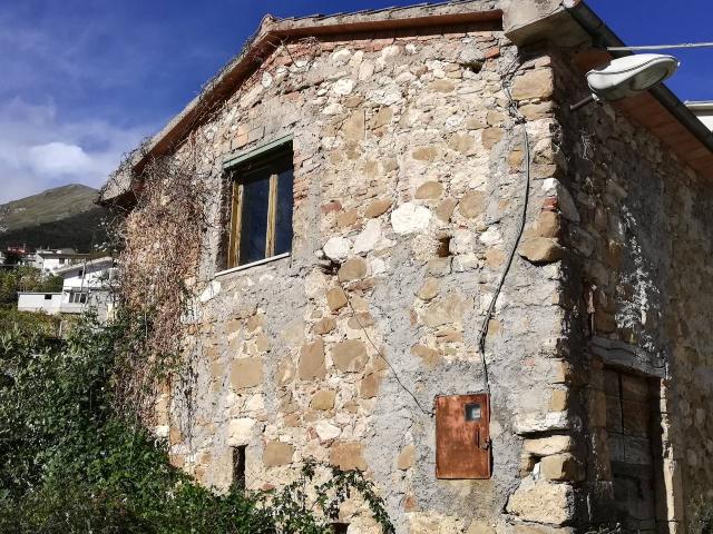 Villa Indipendente in vendita a Unione dei Comuni della Val Vibrata, Civitella Del Tronto