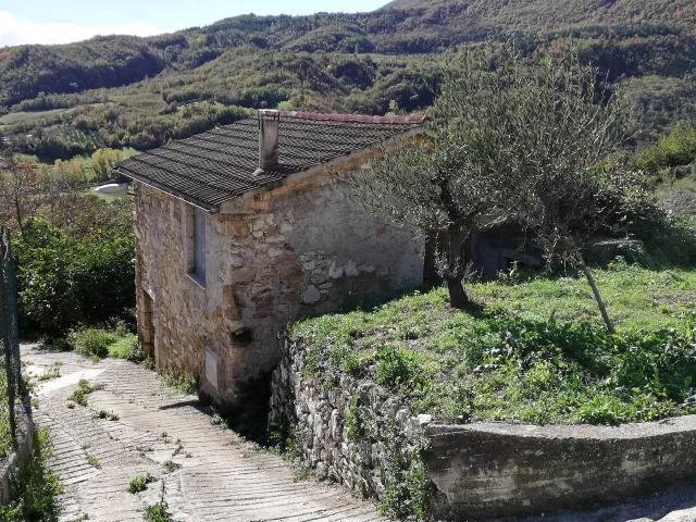 Villa Indipendente in vendita a Unione dei Comuni della Val Vibrata, Civitella Del Tronto