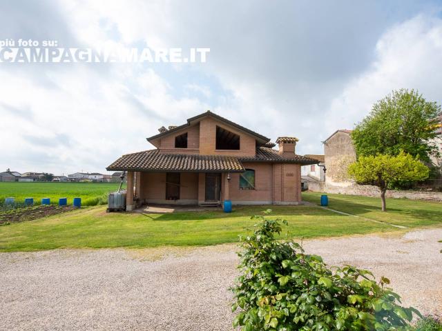 Villa Indipendente in vendita a Mezzogoro, Codigoro