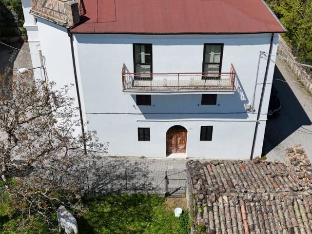 Villa Indipendente in vendita a Cortino, Abruzzo