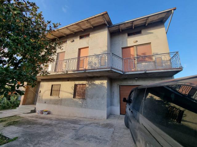 Villa Indipendente in vendita a Deruta, Umbria