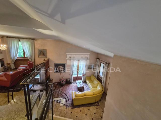 Villa Indipendente in vendita a Desenzano del Garda, Brescia