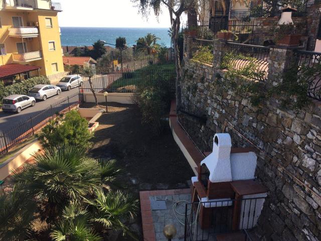 Villa Indipendente in vendita a Diano Calderina, Diano Marina