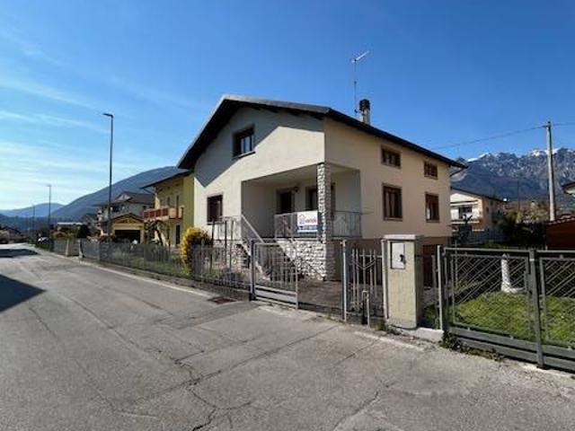 Villa Indipendente in vendita a Feltre, Veneto