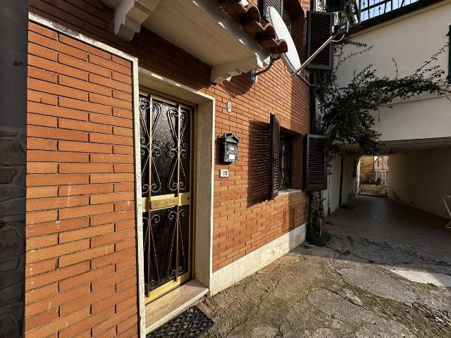 Villa Indipendente in vendita a Fosse, Marche