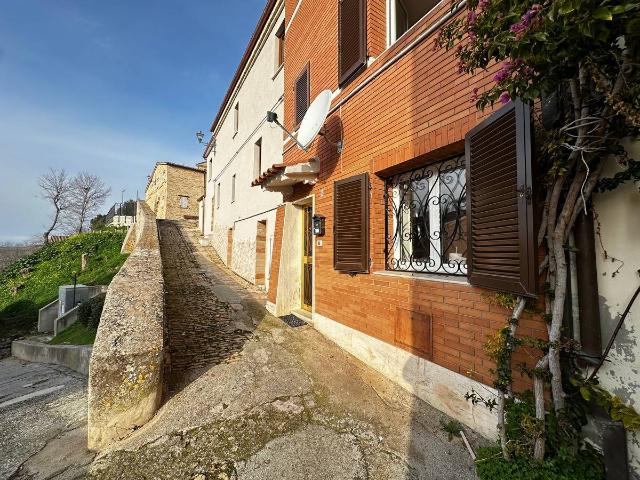 Villa Indipendente in vendita a Fosse, Marche