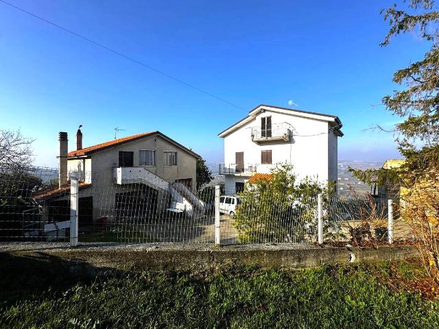 Villa Indipendente in vendita a Tirassegno, Marche