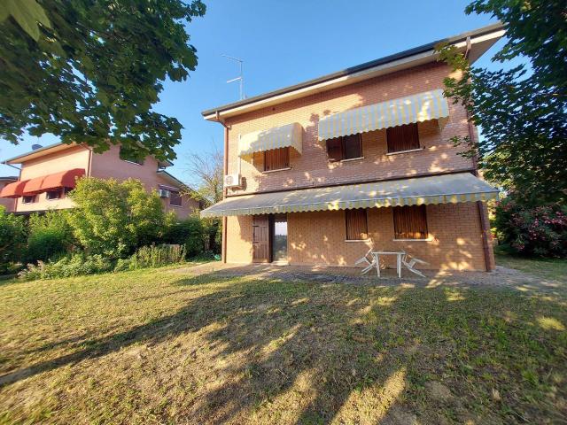 Villa Indipendente in vendita a Ferrara, Reggio Emilia