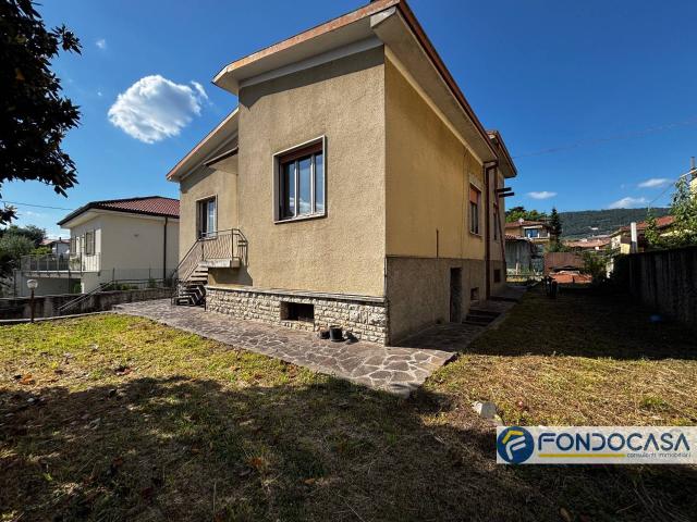 Villa Indipendente in vendita a Grumello Del Monte, Lombardia