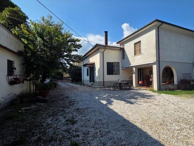 Villa Indipendente in vendita a Collesalvetti, Toscana