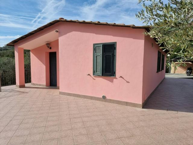 Villa Indipendente in vendita a Poggi Inferiore, Imperia