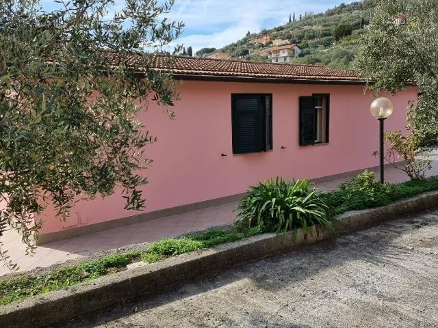 Villa Indipendente in vendita a Poggi Inferiore, Imperia