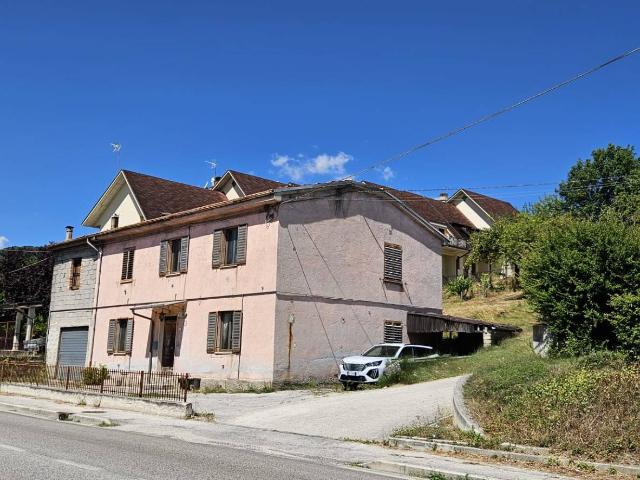 Villa Indipendente in vendita a Scoppito, Abruzzo