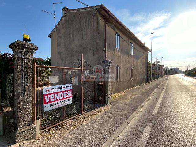 Villa Indipendente in vendita a Madonna di Lonigo, Lonigo
