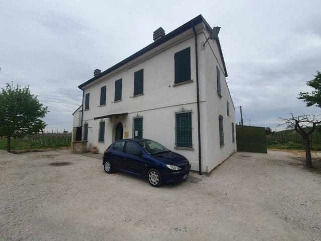 Villa Indipendente in vendita a Unione dei comuni della Bassa Romagna, Lugo