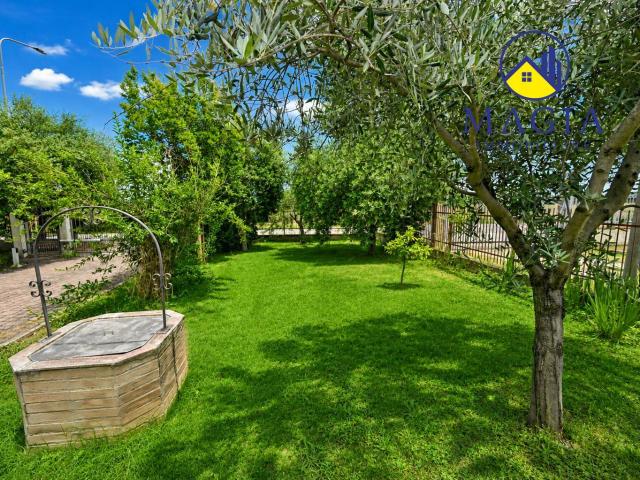 Villa Indipendente in vendita a Unione dei Comuni della Val Vibrata, Marche