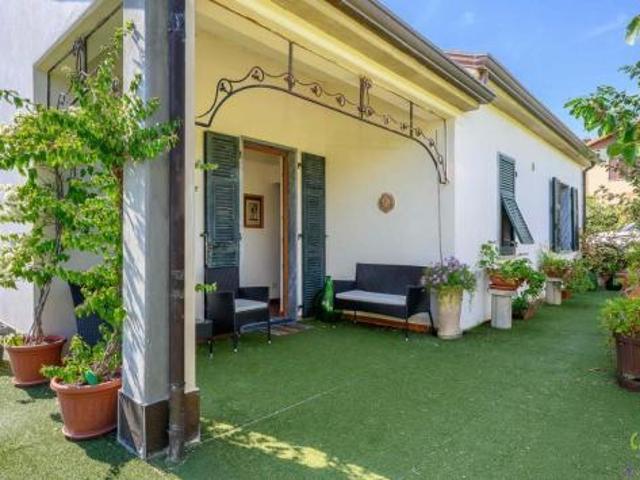 Villa Indipendente in vendita a Arcola, La Spezia