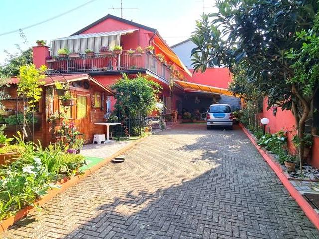 Villa Indipendente in vendita a Montecalvo Versiggia, Lombardia