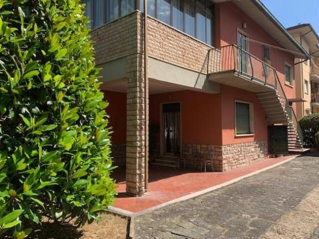 Villa Indipendente in vendita a Montecatini Terme, Toscana