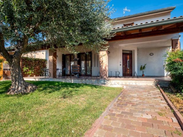 Villa Indipendente in vendita a Monteforte D'alpone, Verona