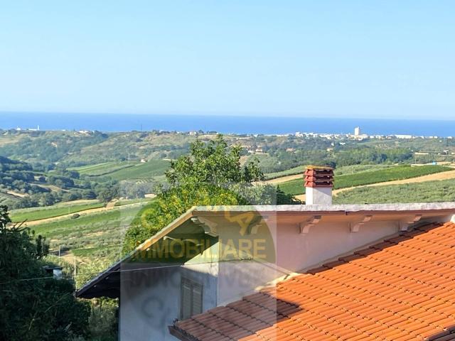 Villa Indipendente in vendita a Monteodorisio, Abruzzo