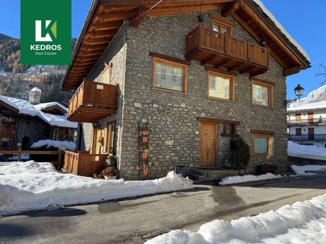 Villa Indipendente in vendita a Pré Saint Didier, Aosta