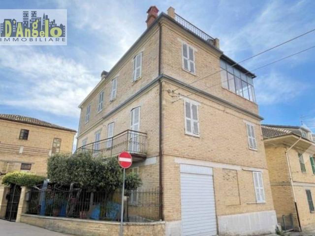 Villa Indipendente in vendita a Borgo Cappuccini, Marche