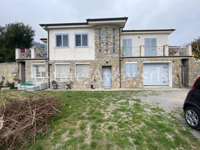 Villa Indipendente in vendita a San Remo, Liguria