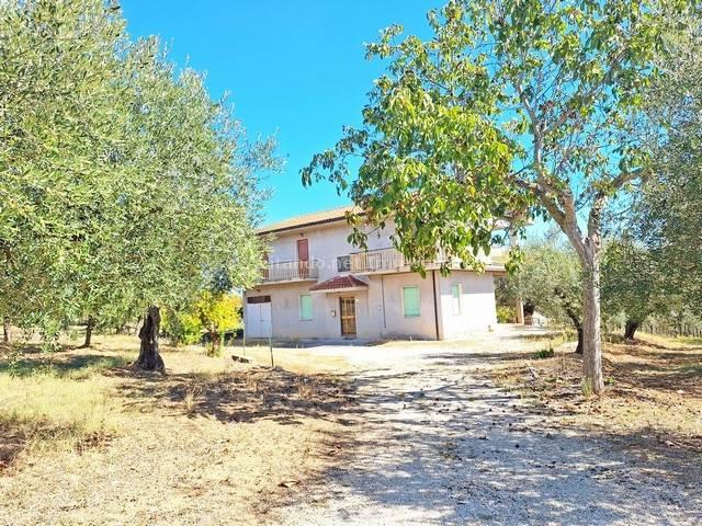 Villa Indipendente in vendita a Loreto Aprutino, Abruzzo