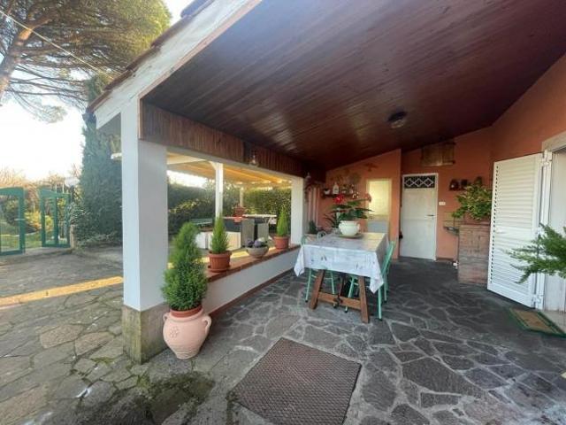 Villa Indipendente in vendita a Porcari, Toscana