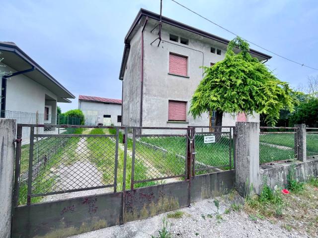 Villa Indipendente in vendita a Case Levade, Pordenone