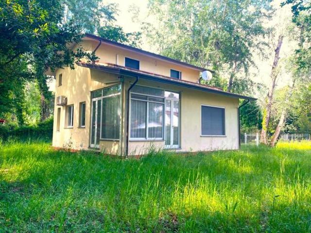 Villa Indipendente in vendita a Marina Di Massa, Toscana
