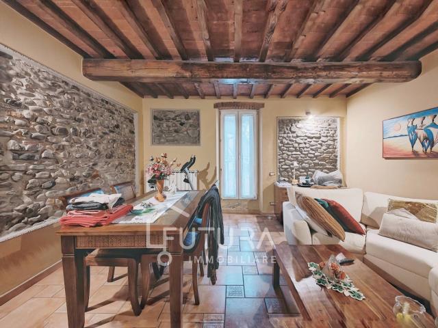 Villa Indipendente in vendita a Centro Direzionale, Prato