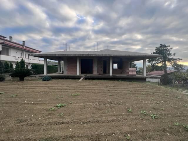 Villa Indipendente in vendita a Villa San Giovanni, Rosciano