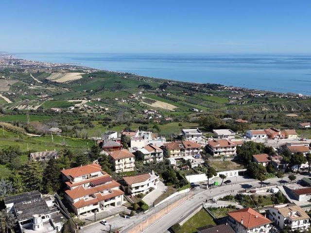 Villa Indipendente in vendita a Roseto Degli Abruzzi, Abruzzo