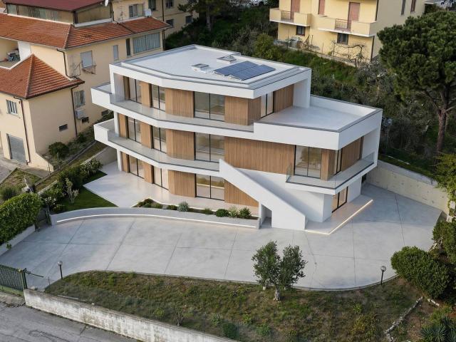 Villa Indipendente in vendita a Roseto Degli Abruzzi, Abruzzo