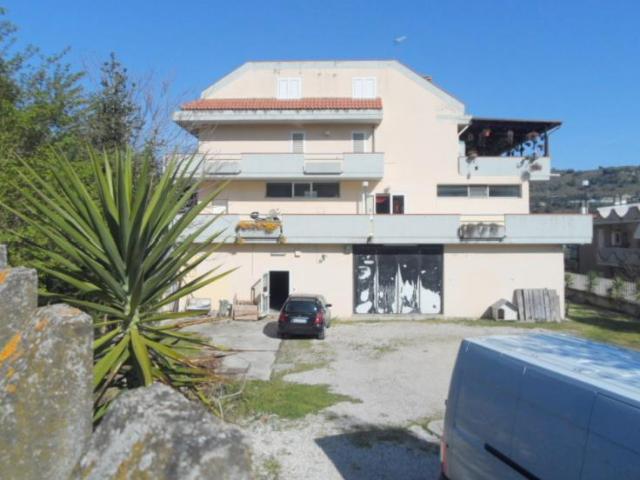 Villa Indipendente in vendita a Ponterotto, Marche