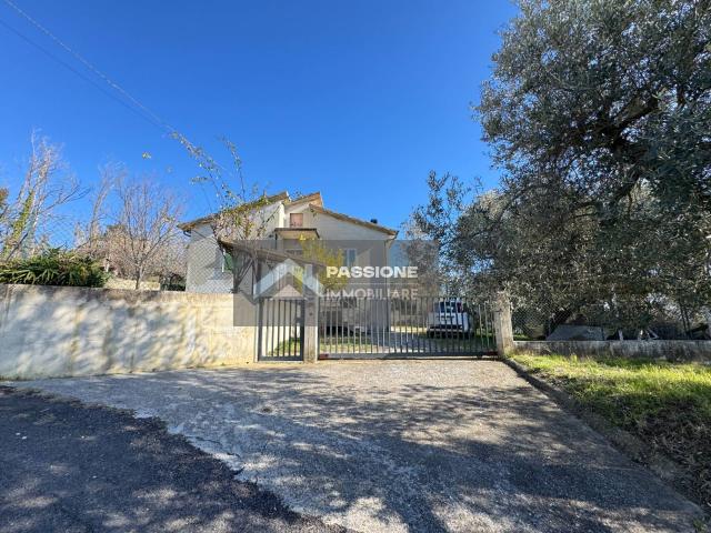 Villa Indipendente in vendita a Unione dei Comuni della Val Vibrata, Sant'omero