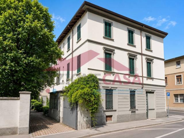 Villa Indipendente in vendita a Volta-Prealpi, Saronno